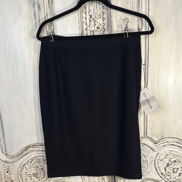 St. John Dark Navy Knee-Length Knit Pencil Skirt for Work or Special Occassion - Picture 1 of 6
